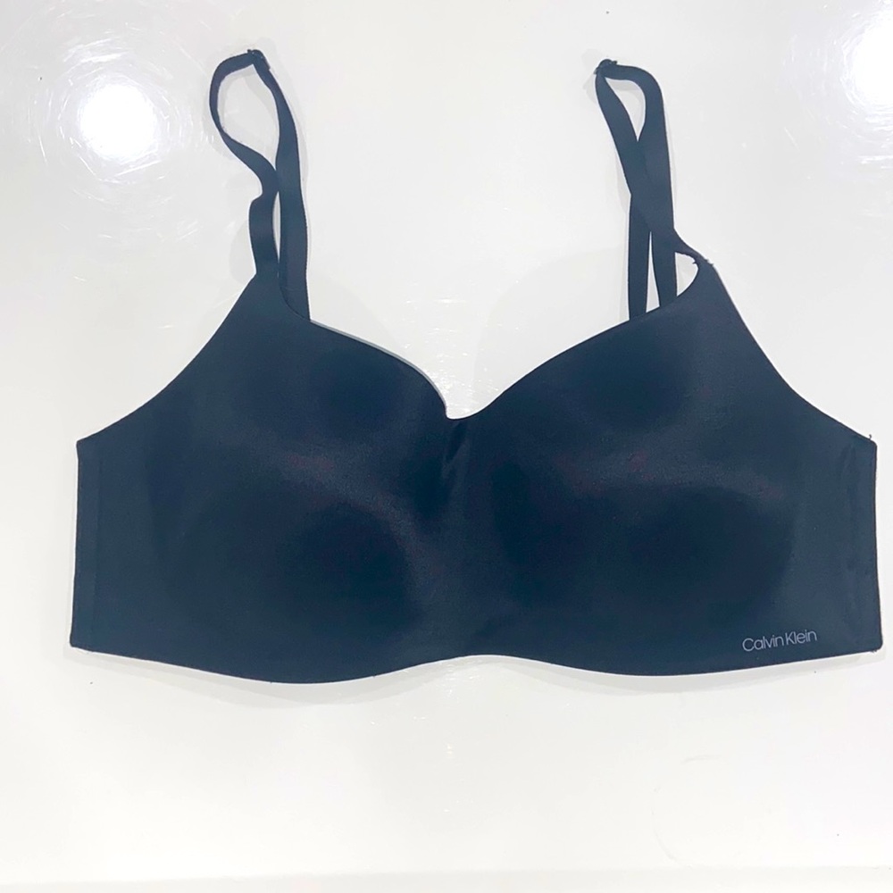 Calvin Klein Liquid Touch Lightly Lined Bralette